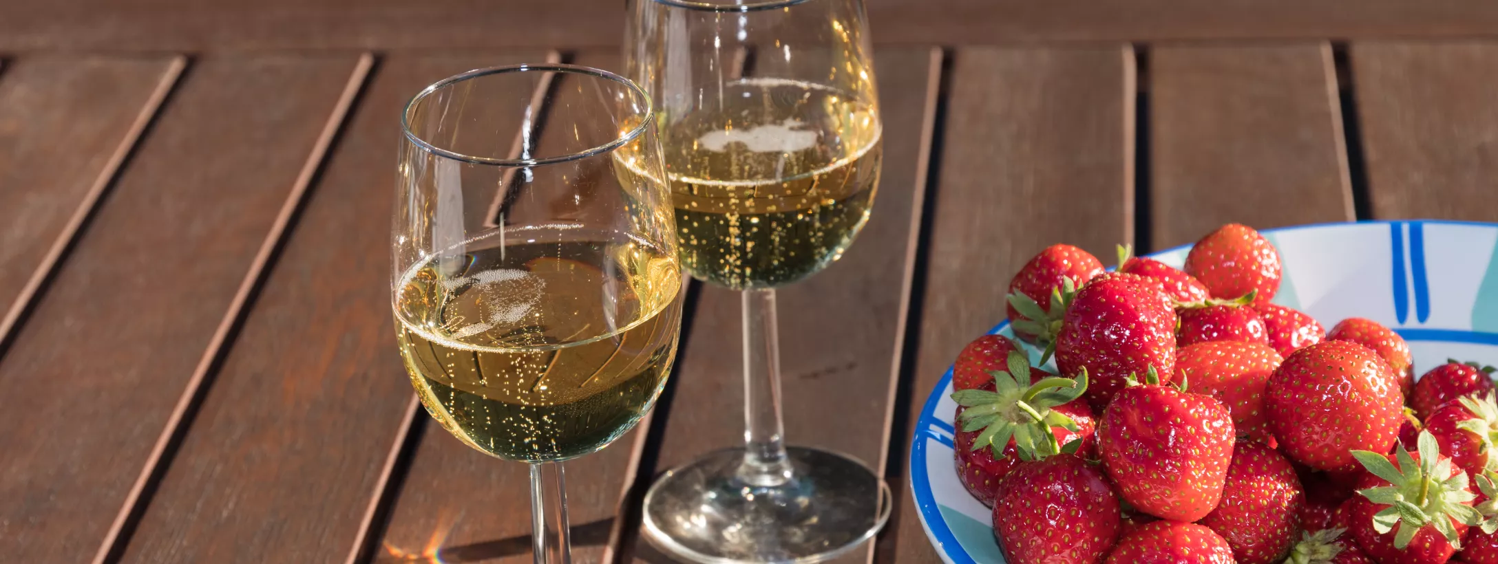 Ngoại hình Vang Sủi Moscato Cavatina Ngoại hình Vang Sủi Moscato Cavatina